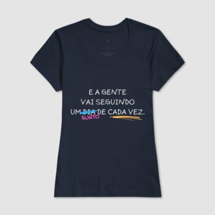 Camiseta - E a gente vai seguindo um surto de cada vez