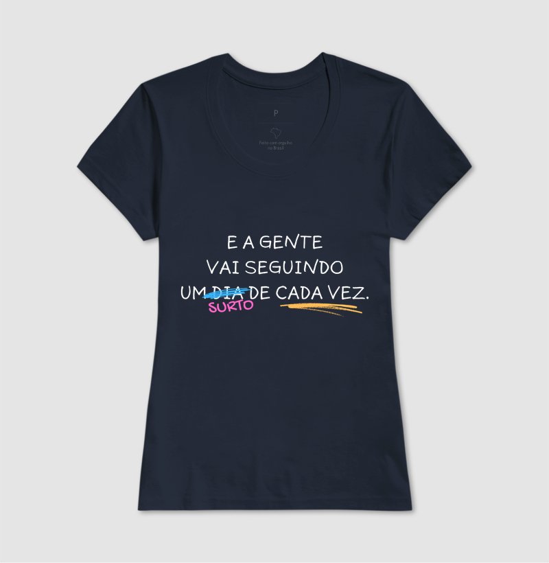 Camiseta - E a gente vai seguindo um surto de cada vez